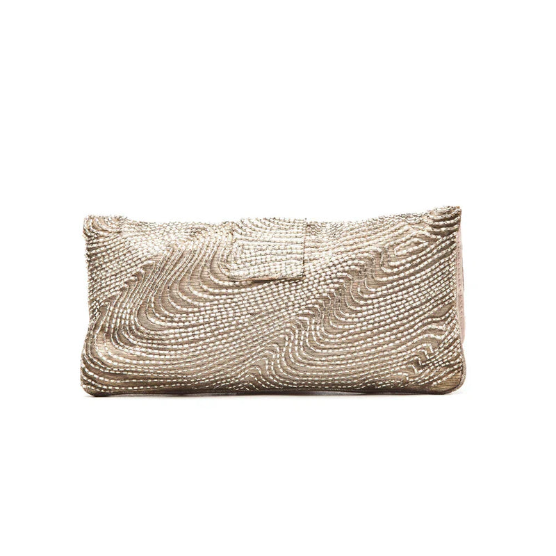 Clutch Dior bordada em dourada - Condição: Mediana