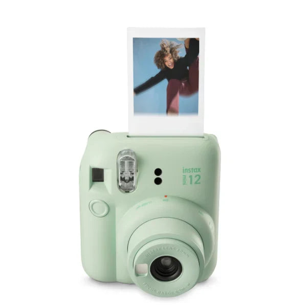 Kit Câmera Instantânea Instax Mini 12 Verde + Pack 10 filmes Macaron + Bolsa Verde Menta